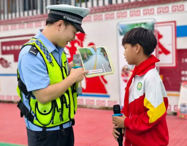 交通安全知识入脑入心有效提升师生交通安全意识与自我防护能力 交通安全知识入脑入心有效提升师生交通安全意识与自我防护能力